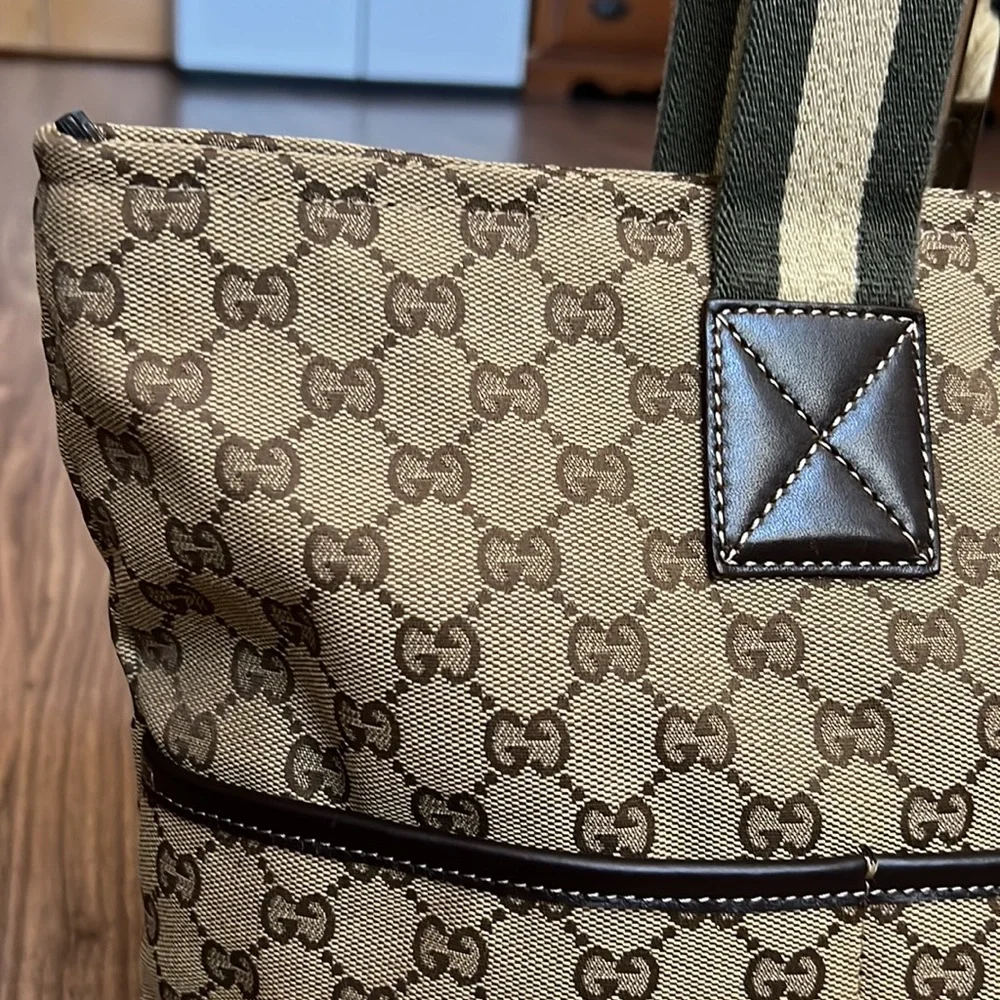 A32- 💯 % authentic Gucci shoulder bag - Picture 10 of 16